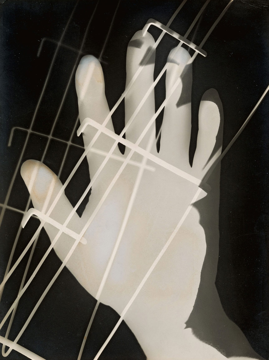 1.Moholy-Nagy, Photogram, 1926 Gelatin silver photogram, 23.8x17.8 cm. Los Angeles County Museum of Art, Ralph M. Parsons Fund. © 2016 Hattula Moholy-Nagy/VG Bild-Kunst, Bonn/Artists Right Society (ARS), New York © 2015 Museum Associates/LACMA 